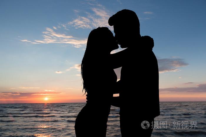 海边亲吻情侣头像 双人真人