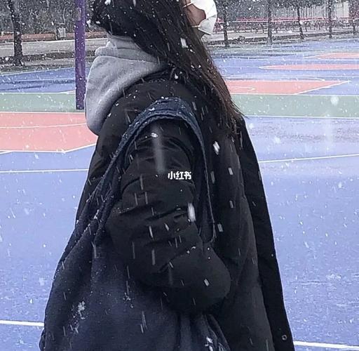女生带雪头像