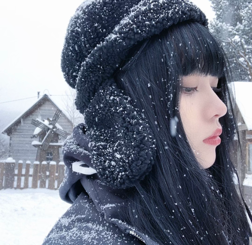 女生头像下雪冬天