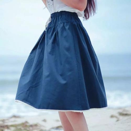 女生头像海边蓝色裙子
