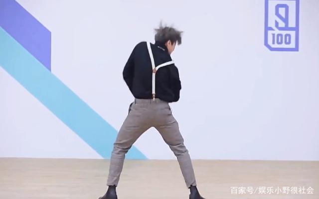 蔡徐坤抽象图背带裤头像