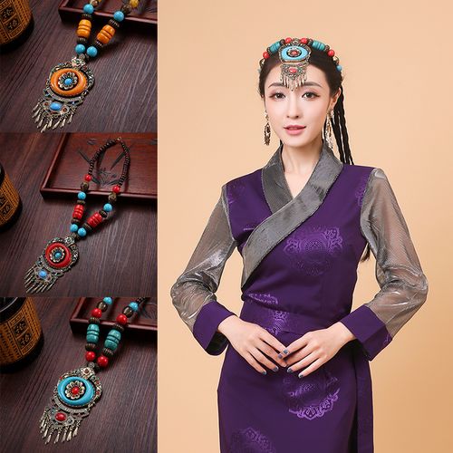 藏族女人头像戴项链的