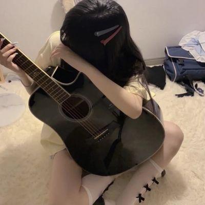 女生背吉他头像真人