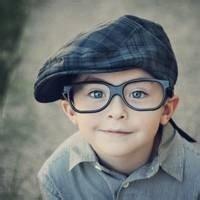 戴眼镜的外国小男孩头像图片