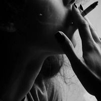 黑色伤感情侣头像图片香烟